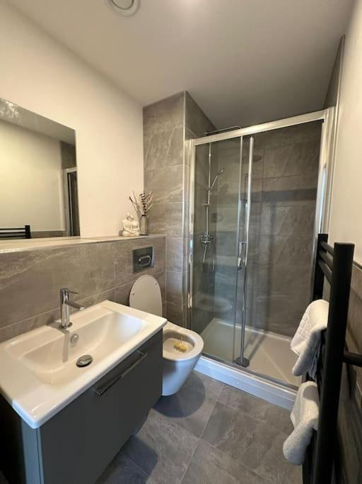 Stylish Central York Apartment Free Parking & Gym Екстериор снимка