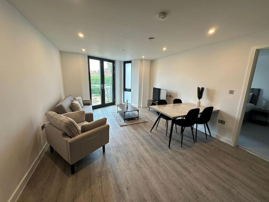Stylish Central York Apartment Free Parking & Gym Екстериор снимка