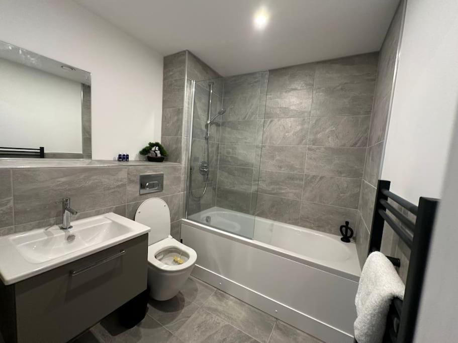 Stylish Central York Apartment Free Parking & Gym Екстериор снимка