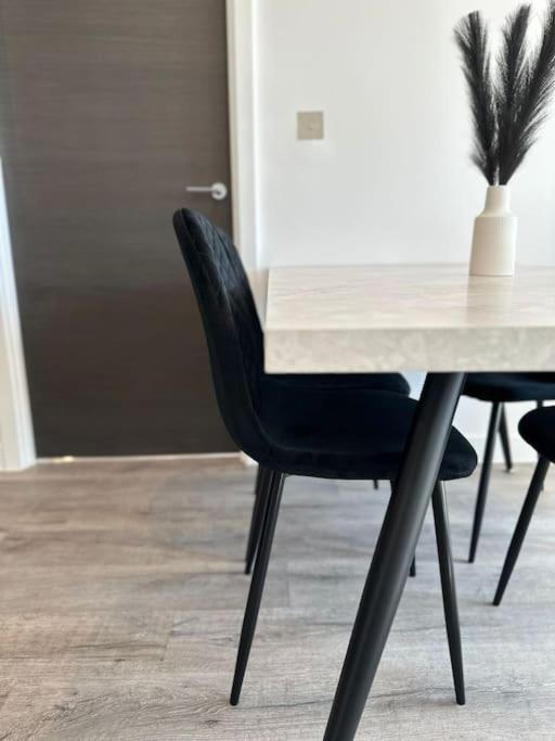 Stylish Central York Apartment Free Parking & Gym Екстериор снимка