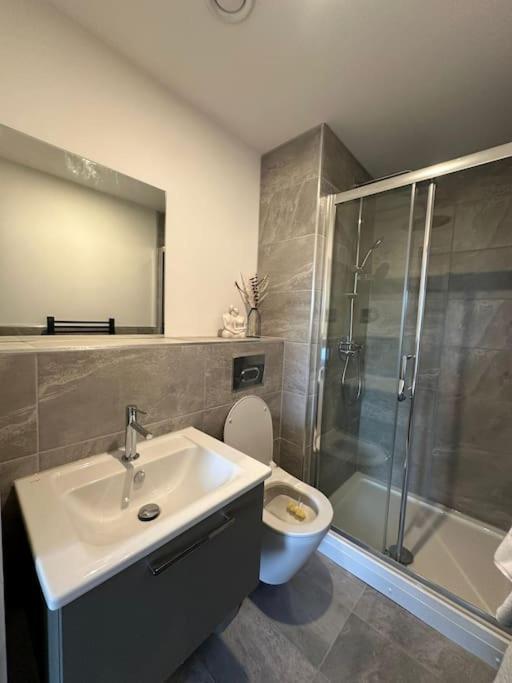 Stylish Central York Apartment Free Parking & Gym Екстериор снимка